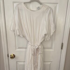 Crown and Ivy White Dress - Size Medium
